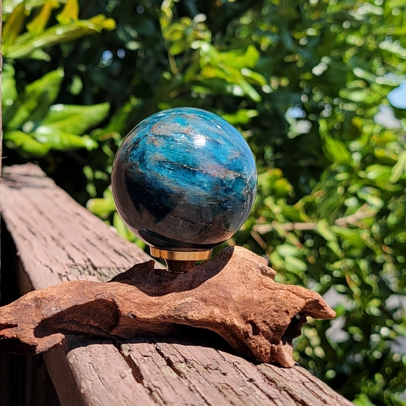 NEW 2.5" (64MM) BLUE APATITE SPHERE WITH ASTERISM - Picture 8 of 8
